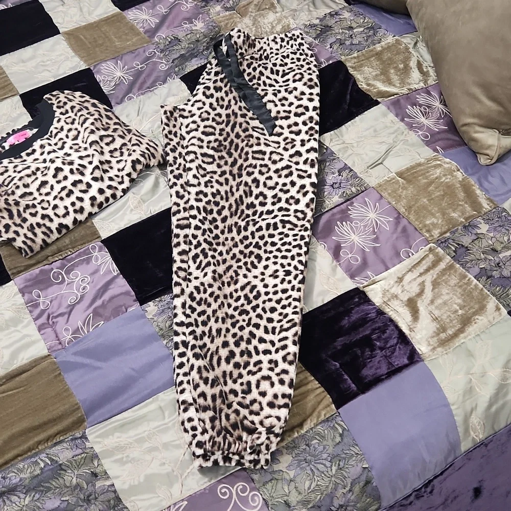 Betsey Johnson Pajama Set - Picture 9 of 11